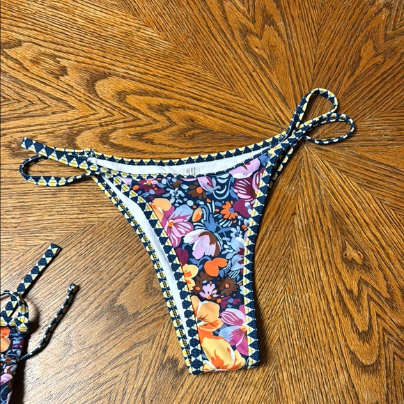 Soly hux NWOT S SEXY Floral with Geometric Trim CHEEKY TRIANGLE BIKINI SET - Picture 4 of 6